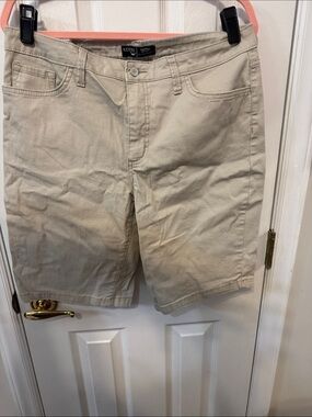 Riders by Lee Women’s Tan Flat Front Shorts